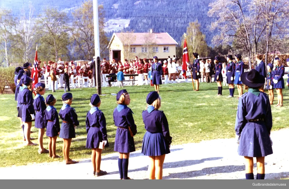 Ringebu Speidergruppe: Flaggparade om morgenen 17. mai i 1970.