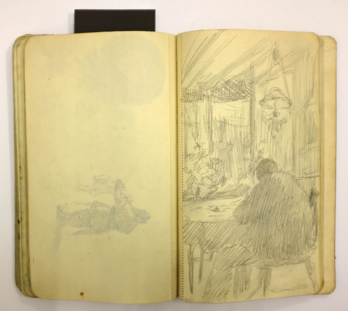 Mørkebrun skissebok [Tegning]