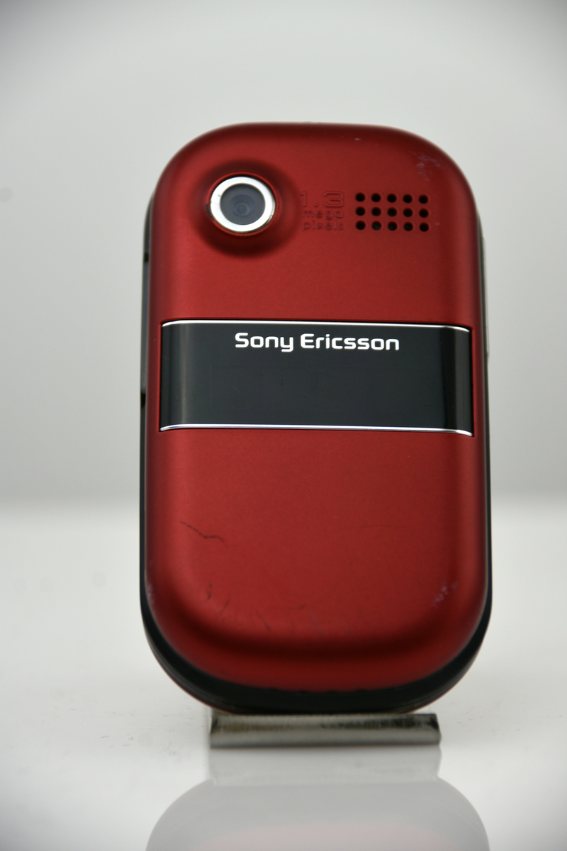 Mobiltelefon Sony Ericsson Z320i, prototyp. 
IMEI-nr 00440107-007883-3, märkt 07W28