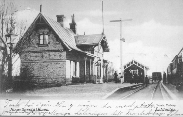 Brevkort, "Jernvägsstationen. Åskloster. " Järnvägslinjen Västkustbanan från 1896, anlagd 1888 av Göteborg-Hallands järnväg.