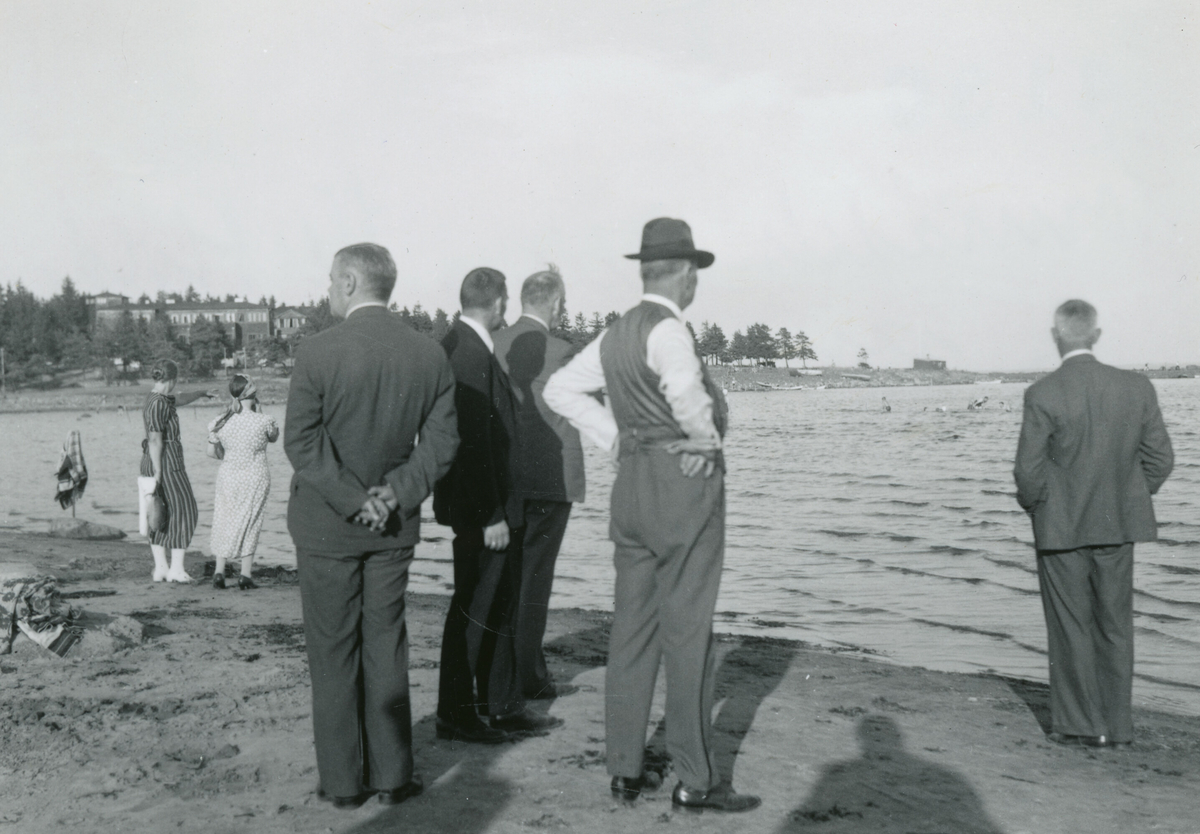 Badestranda på Ringshaug ved Tønsberg 11. august 1938.  Bilda er tatt under Kornrådets reise i Vestfold i 1938.