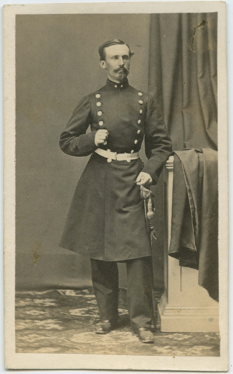 Porträtt på Constans Engqvist född år1836 död år 1918. Kapten vid andra Livgr. regementet sedemera major.