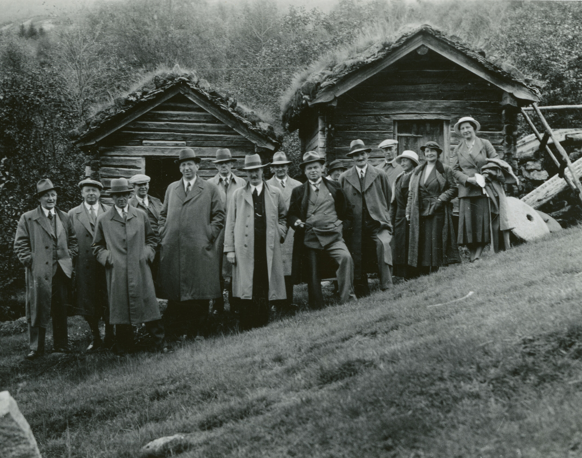 Kornrådet på besøk til gamle kvernhus i Valle i Setesdal 29. august 1934.