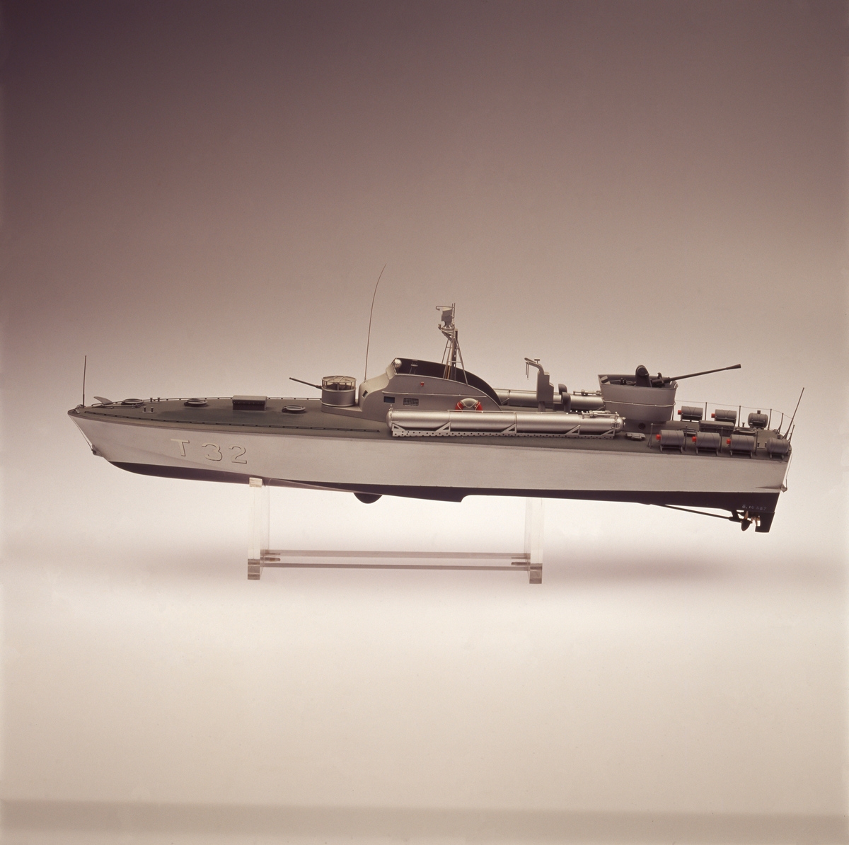 Föremålets form: Helmodell
Fartygsmodell
T 32, torpedbåt
Skala 1/50