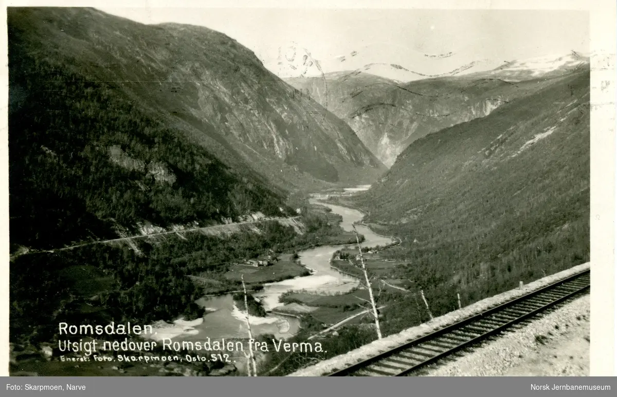Raumabanen og Romsdalen i nærheten av Verma stasjon