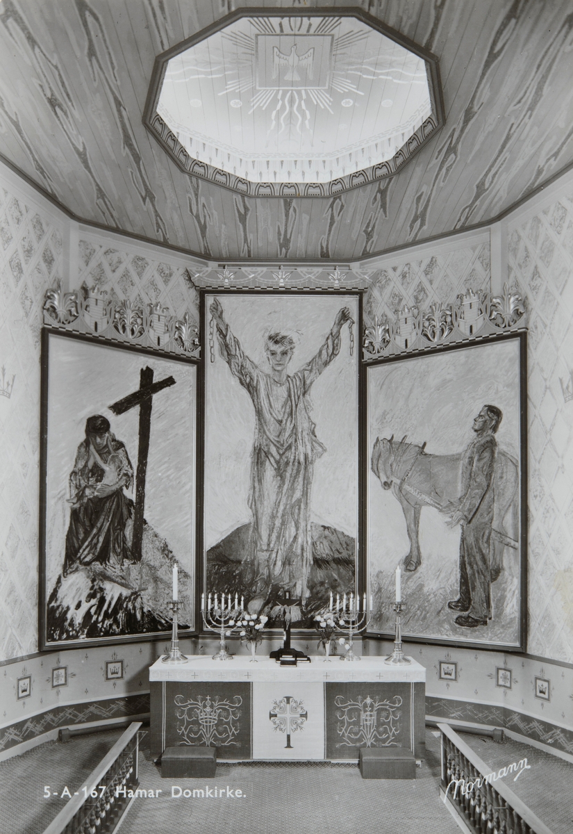 Postkort, Hamar domkirke, interiør etter restaureringen 1954, altertavle malt av kunstneren Henrik Sørensen,