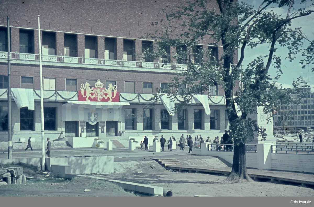 Rådhuset under feiringen av frigjøringsdagene 1945.