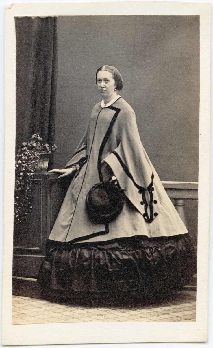 Porträtt på Fru Fogelmark född Elfbrink.