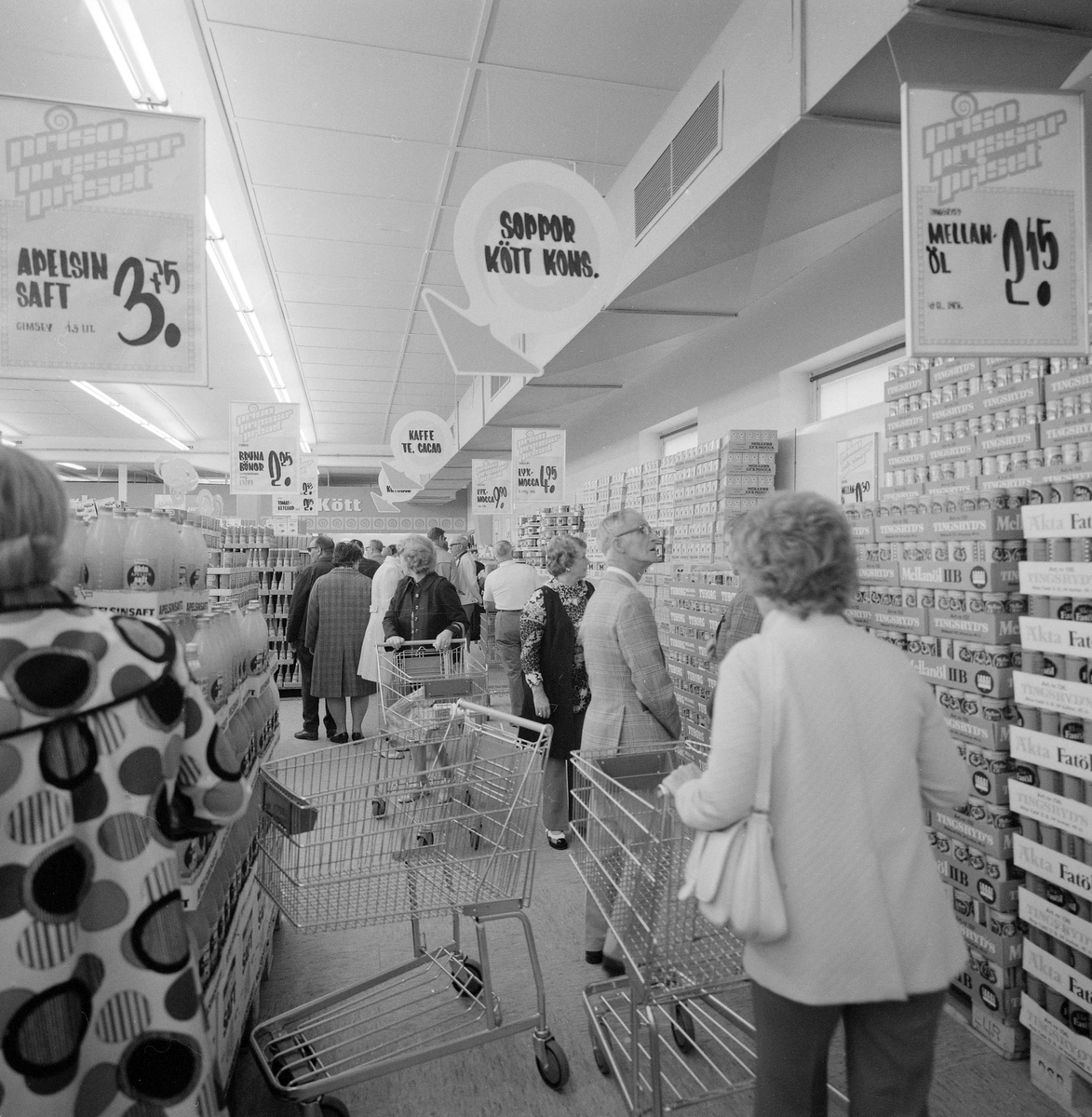 I juni månad 1973 öppnade lågprismarknaden Priso sin butik i Ullholms gamla fabrikslokaler i Linköping. Populärt som synes.