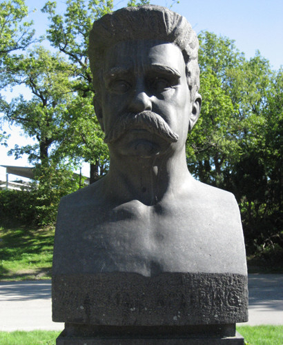 Byst föreställande Hjalmar Branting, skapad av Emil Näsvall, placerad på Olof Palmes torg i gamla Folkets park.