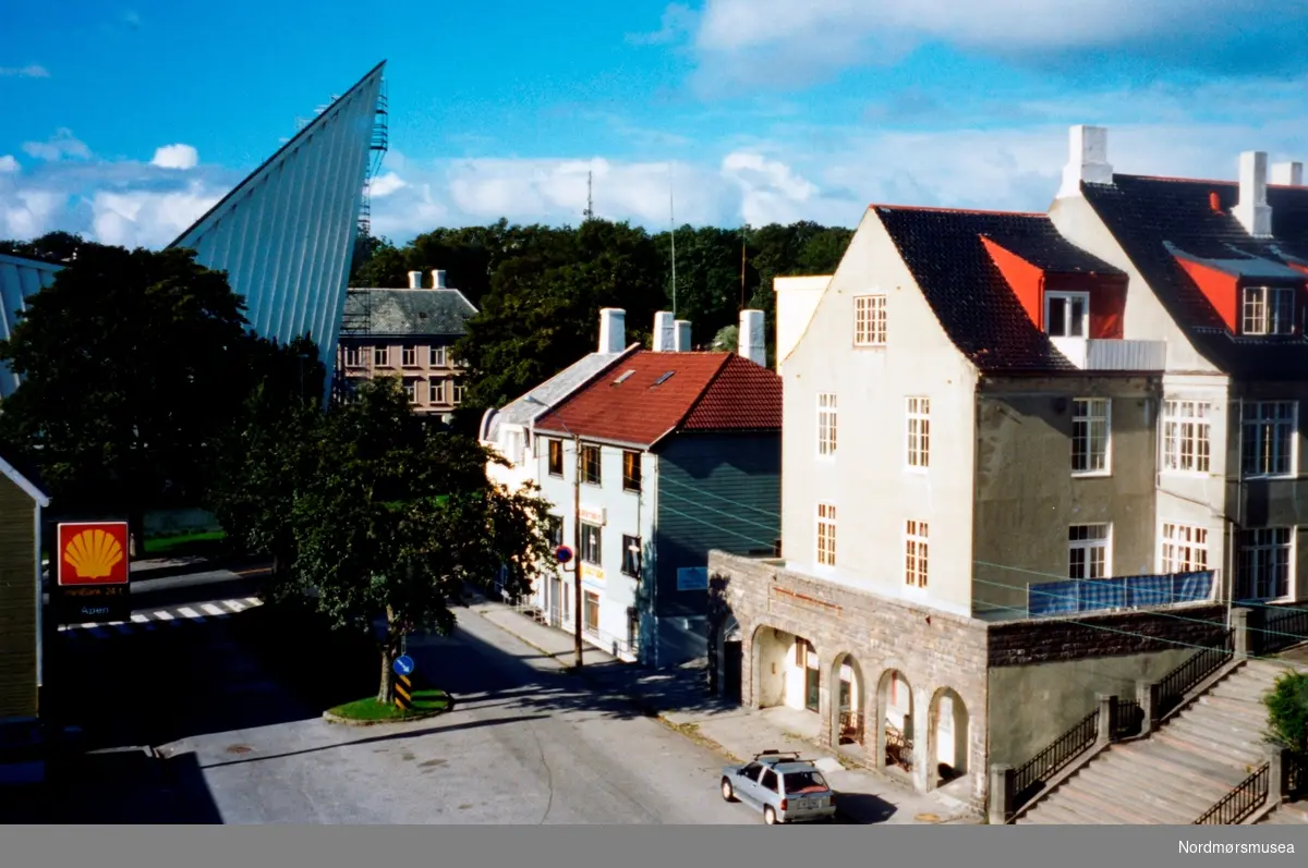 Arkivskaper og giver var Stein Magne Bach ved Nordmøre museum.