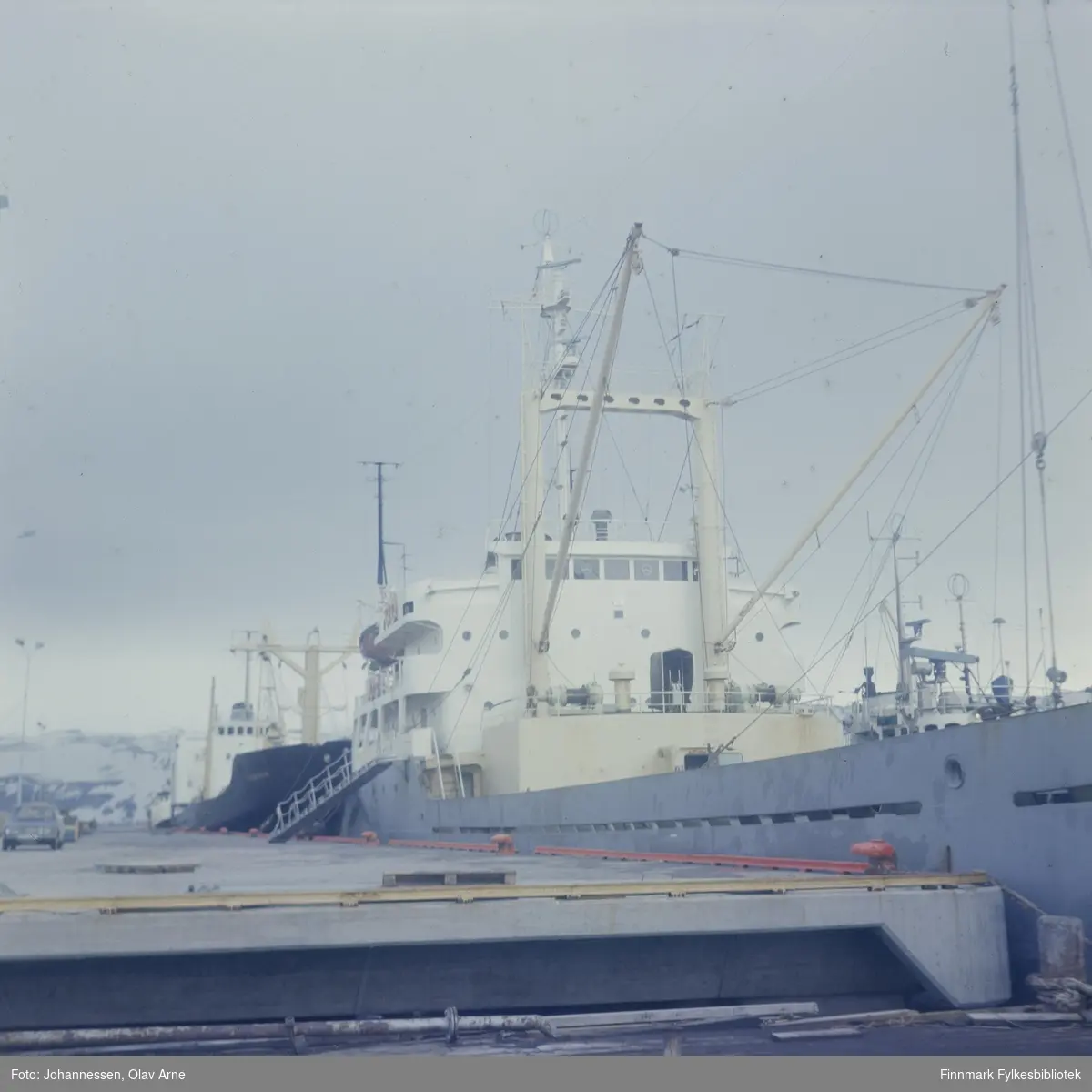 Foto av skip i havn i Båtsfjord (Finnmark)

Foto trolig tatt på 1960/70-tallet