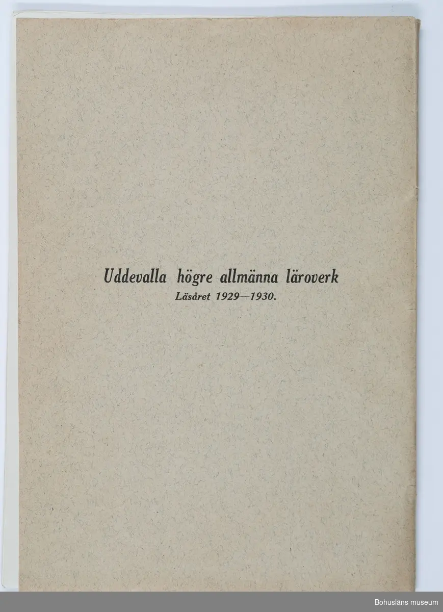 Katalog för Uddevalla Högre Allmänna läroverk läsåret 1929 - 1930.
Katalogen har tillhört givarens farbror Herbert Wockatz (1913 - 1932).