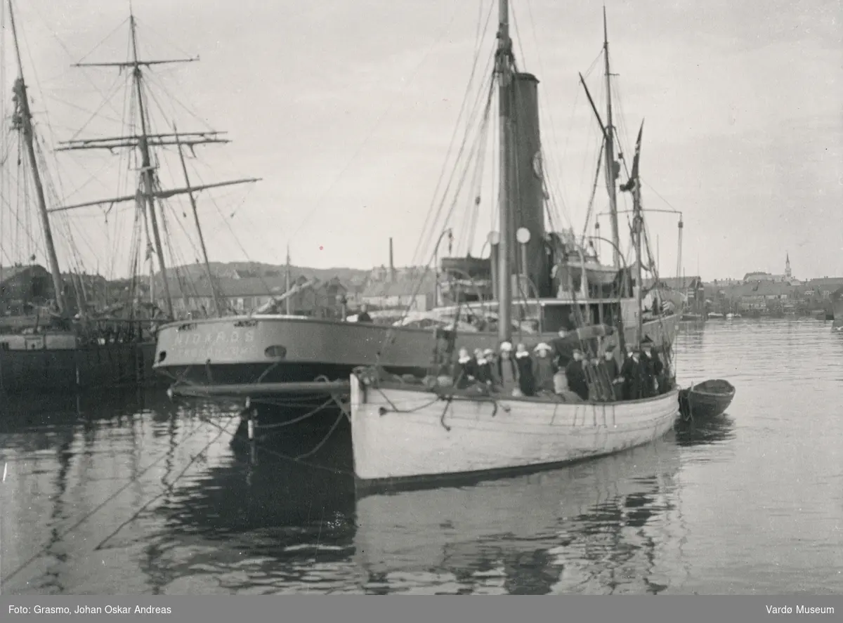 Dampskipet "Nidaros" fra Trondheim, på besøk i Vardø ca. 1910 - 20