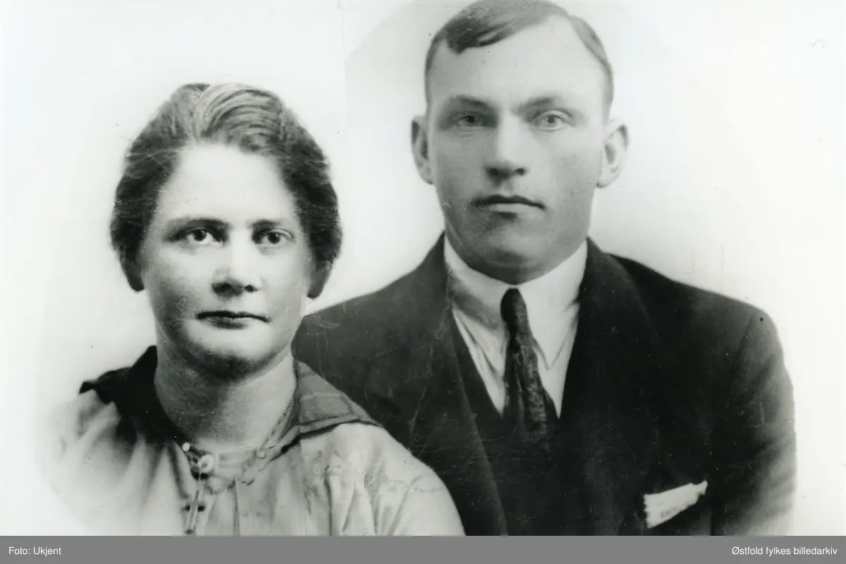 Marta og Gunder Olsen fra Skårås i Tune. Marta F.1897 D.1971, Gunder F ...