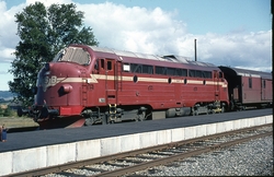 Diesellokomotiv Di 3 607 med persontog fra Storlien til Tron