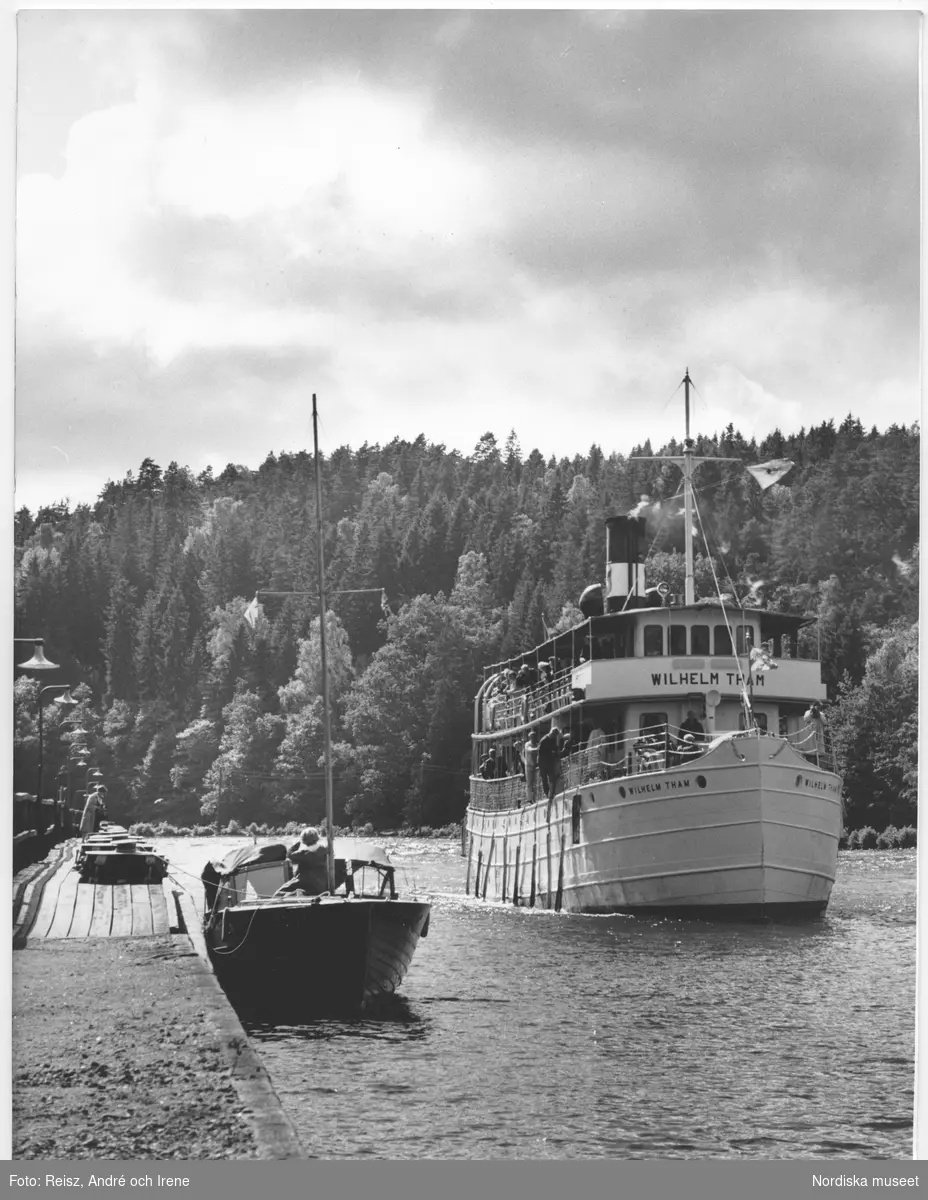 Västergötland. Infart till slussarna i Trollhättan, kryssningsfartyget M/S Wilhelm Tham.