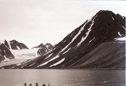 Familien Nødtvedt i Magdalenefjorden sommeren 1960.  Soknepr