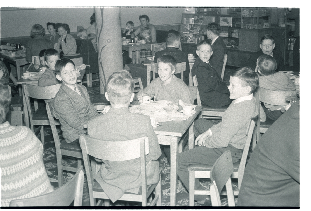 Juletrefest På Huset 30.12.1959. - Svalbard Museum   Digitaltmuseum