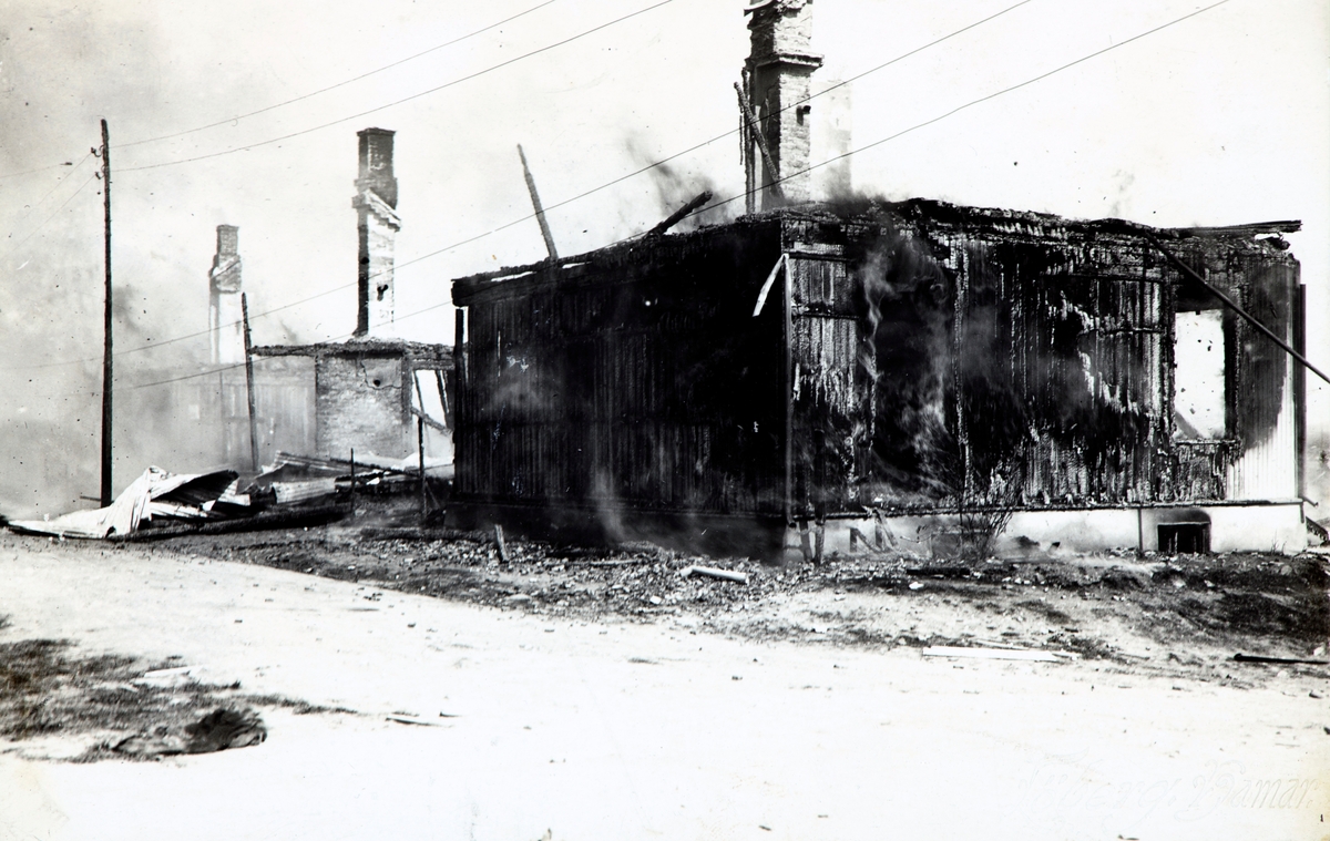 Postkort, Hamar, bybrannen i 1935, branntomt etter hus på ved Østre Torg, Torggata