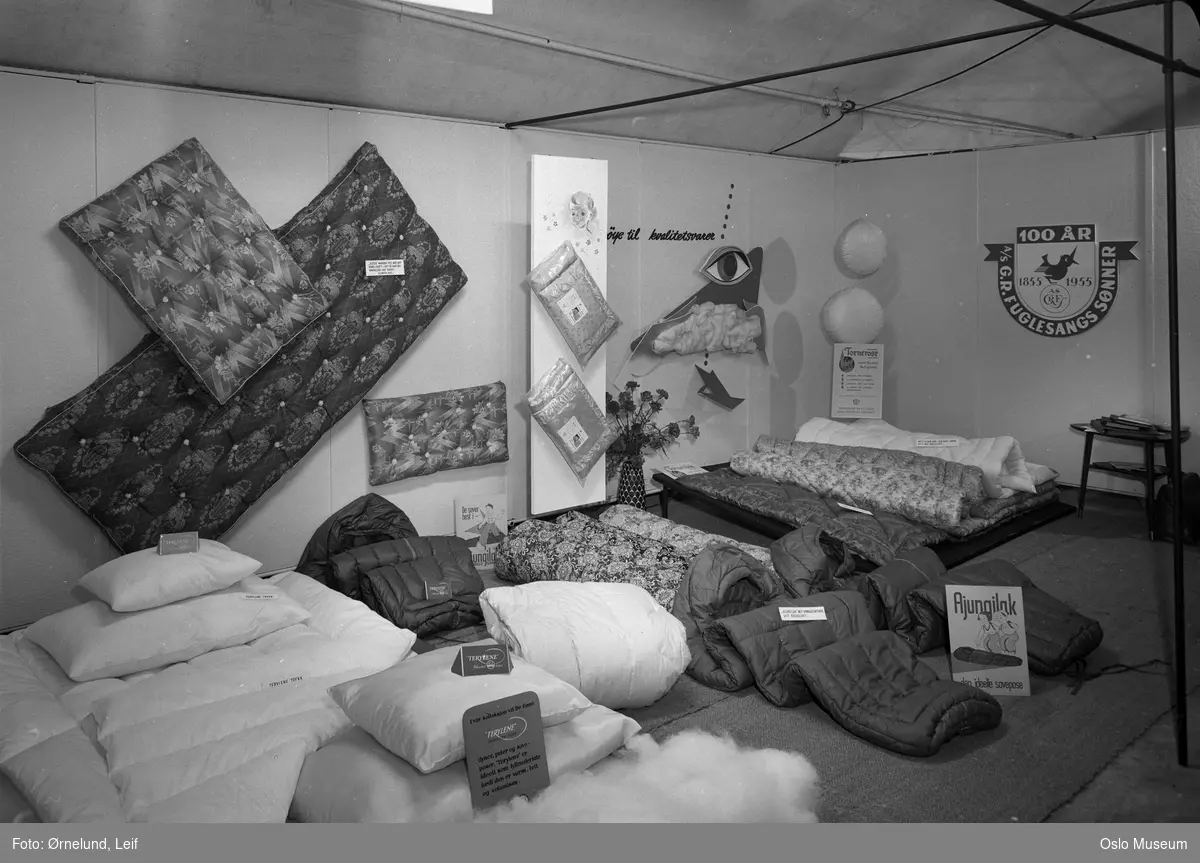Har du noen gang sovet i en Ajugilak? Norges mest kjente sovepose ble produsert av Fuglesang ved Akerselva. Firmaet var landets første vattfabrikk. Det produserte vatt for vattepper, madrasser, puter og soveposer. Fra 1890 ble soveposer produsert under navnet "Ajungilak".