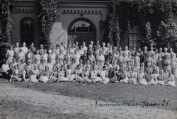 Postkort, Hamar lærerskole, Holsetgata 31, stor gruppe kvinn