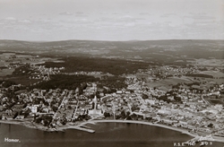 Postkort, Hamar, flyfoto over bysentrum i 1947, Hamarbukta i