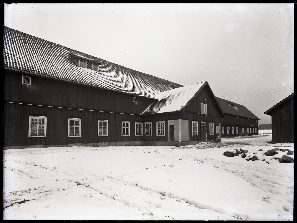 Skultuna sn, Västerås kn.
Ladugård vid Solberga gård.