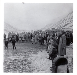 17.mai-feiring i Longyearbyen i 1954.  (SP nr.27-1953/54 sid