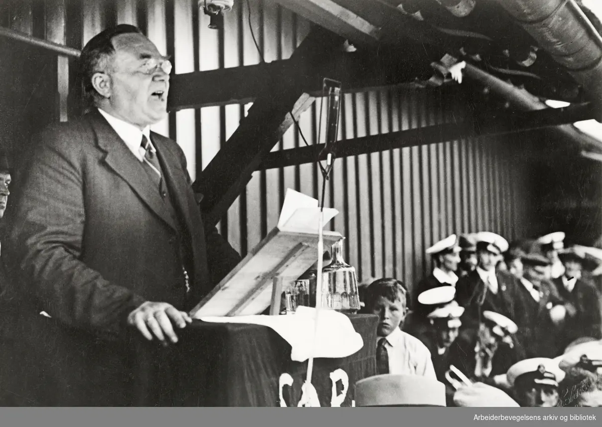 Johan Nygaardsvold som taler ved Røros arbeiderpartis 50-års jubileum 9. juli 1939.