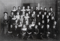 Klassebilde fra Såstad skole ca 1909-1910. Ikke originalfoto