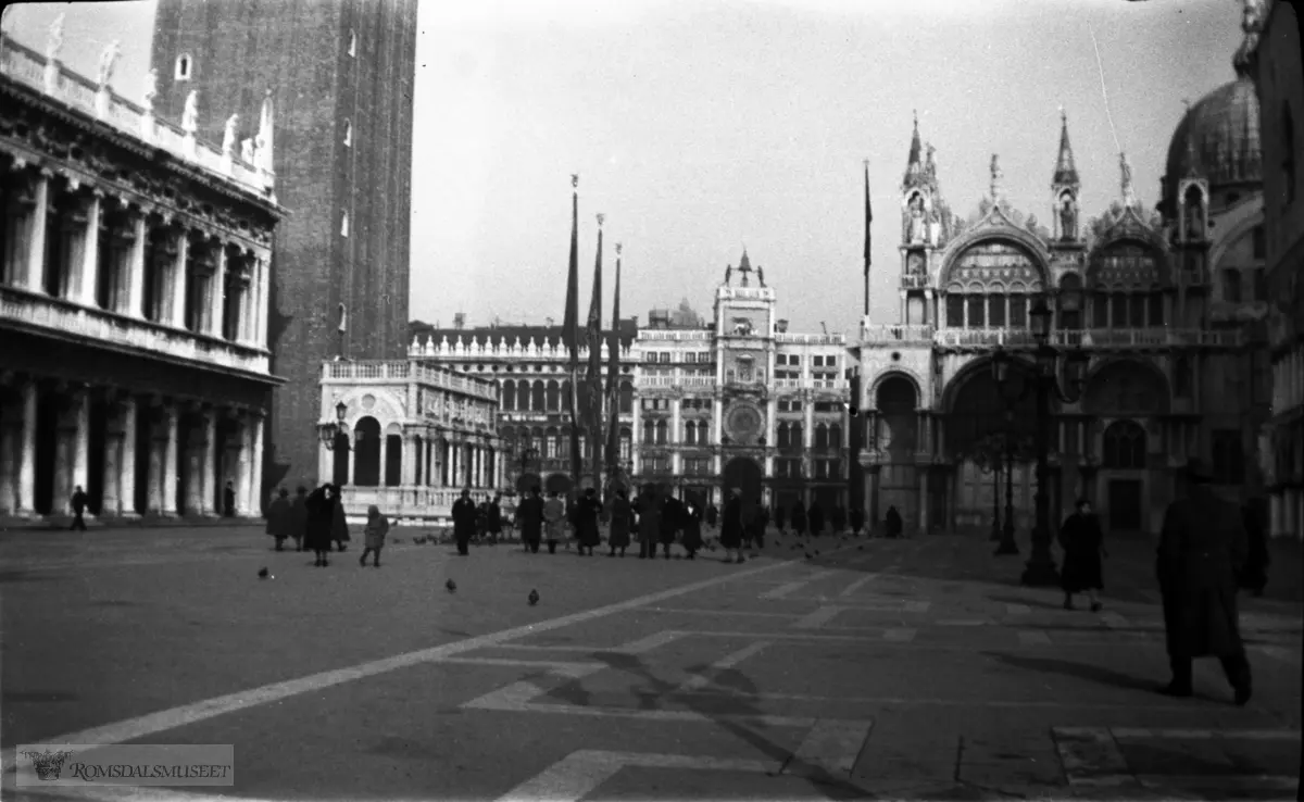 Fra Jonas Lied samlingen., Piazetta San Marco - den "lille" plassen mellom Markusplassen og Canal Grande. Til venstre foten av campanilen (klokketårnet), til høyre Markuskirken. Venezia.