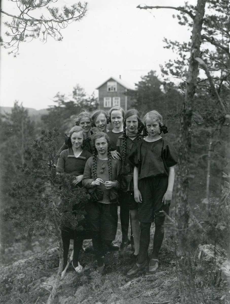 Jenter på tur ca 1920 (Svartås?)