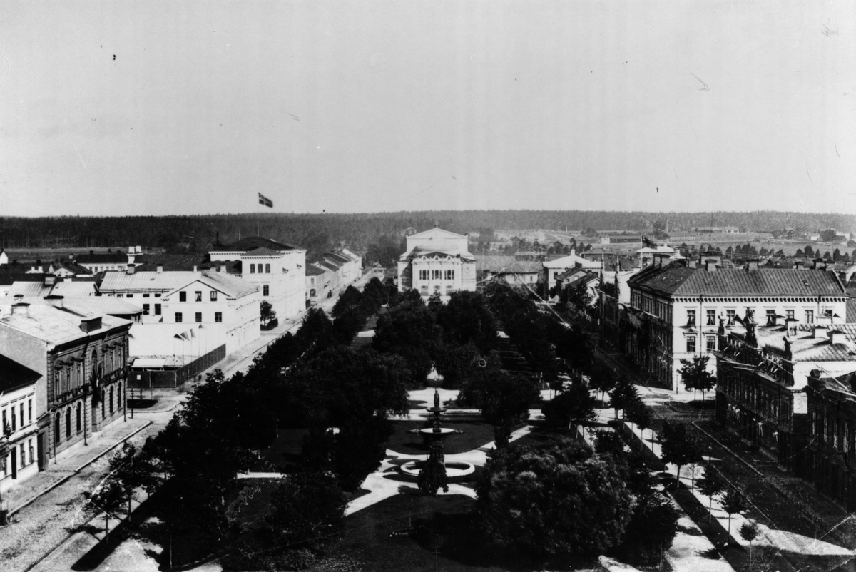 Gävle stad – Norr, Esplanaden.
Rådhusesplanaden 1890. Bilden tillhör "Skogsamlingen".