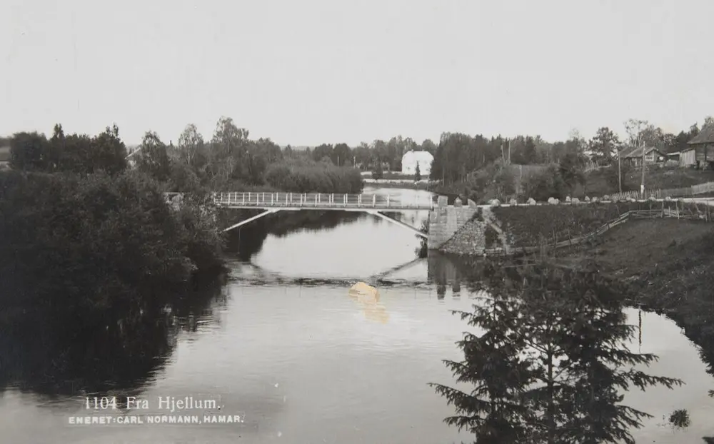 Nybrua over Svartelva ved Hjellum mellom Stange og Hamar.