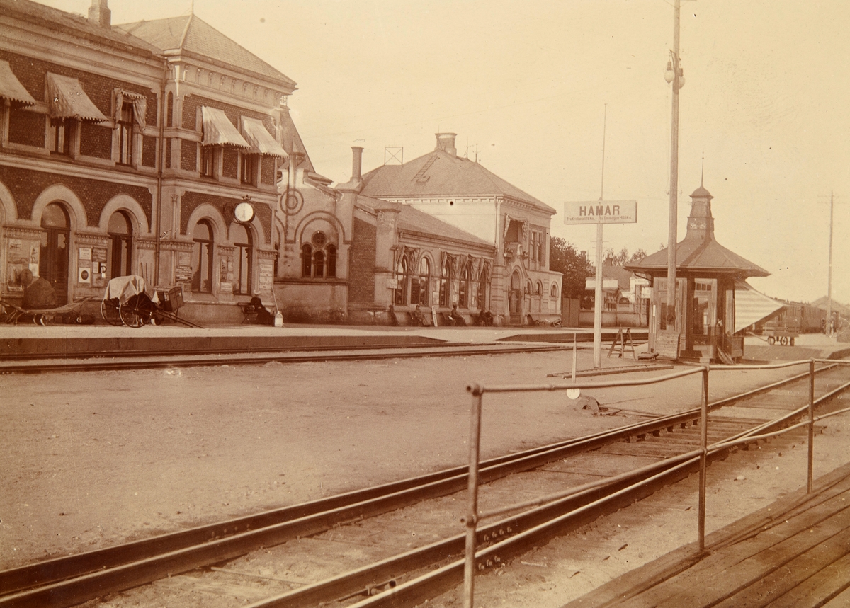 Hamar stasjon, stasjonsbygning, Narvesen kiosk,