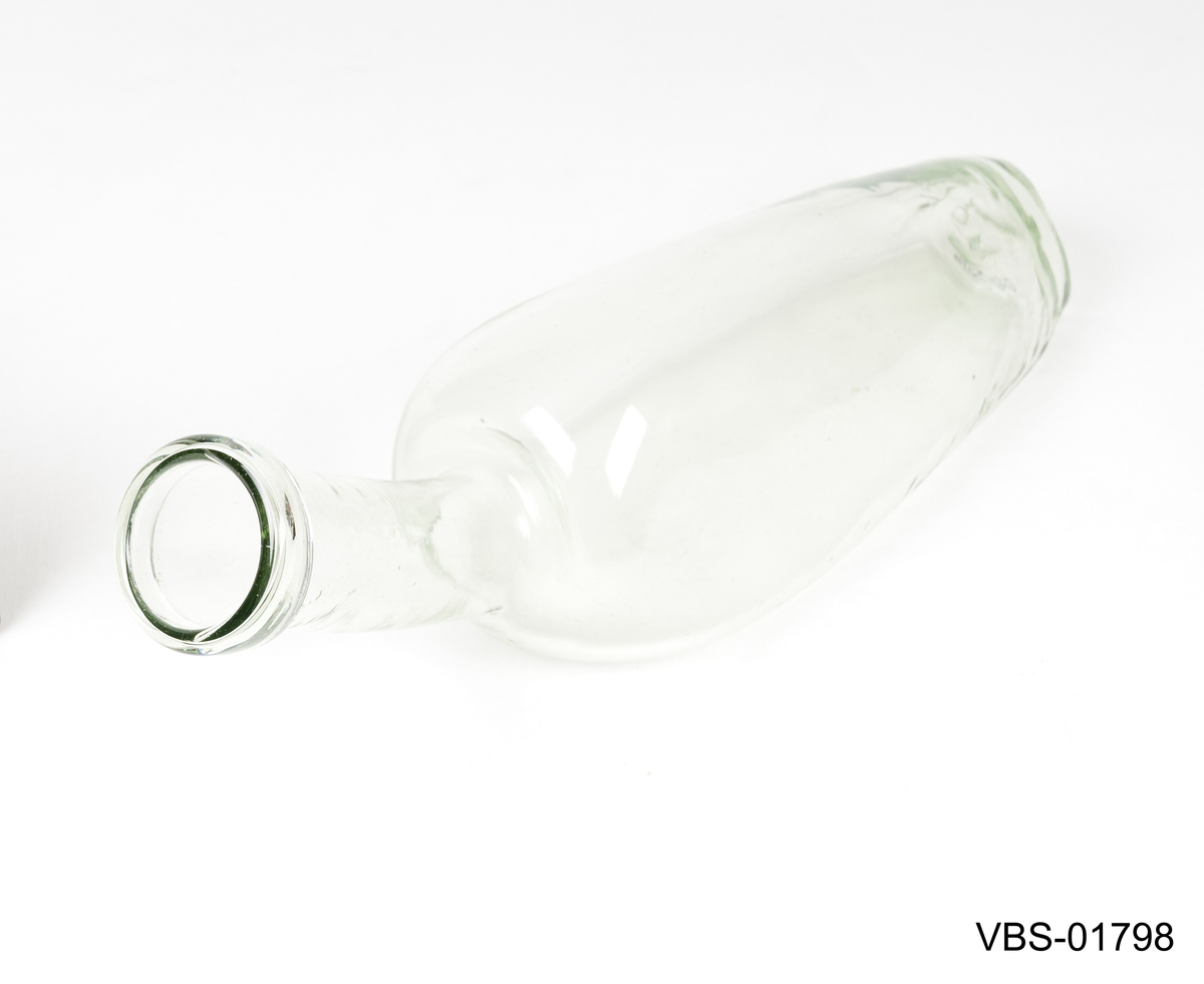 Bekkenet, som urinflaske, er en avlang flaske med langsgående og flat grunnflate, dvs. at flasken ligger. 
Fra den bredeste kortenden stikker det en tut med en vid rund åpning ytterst, som står skrått på flasken.