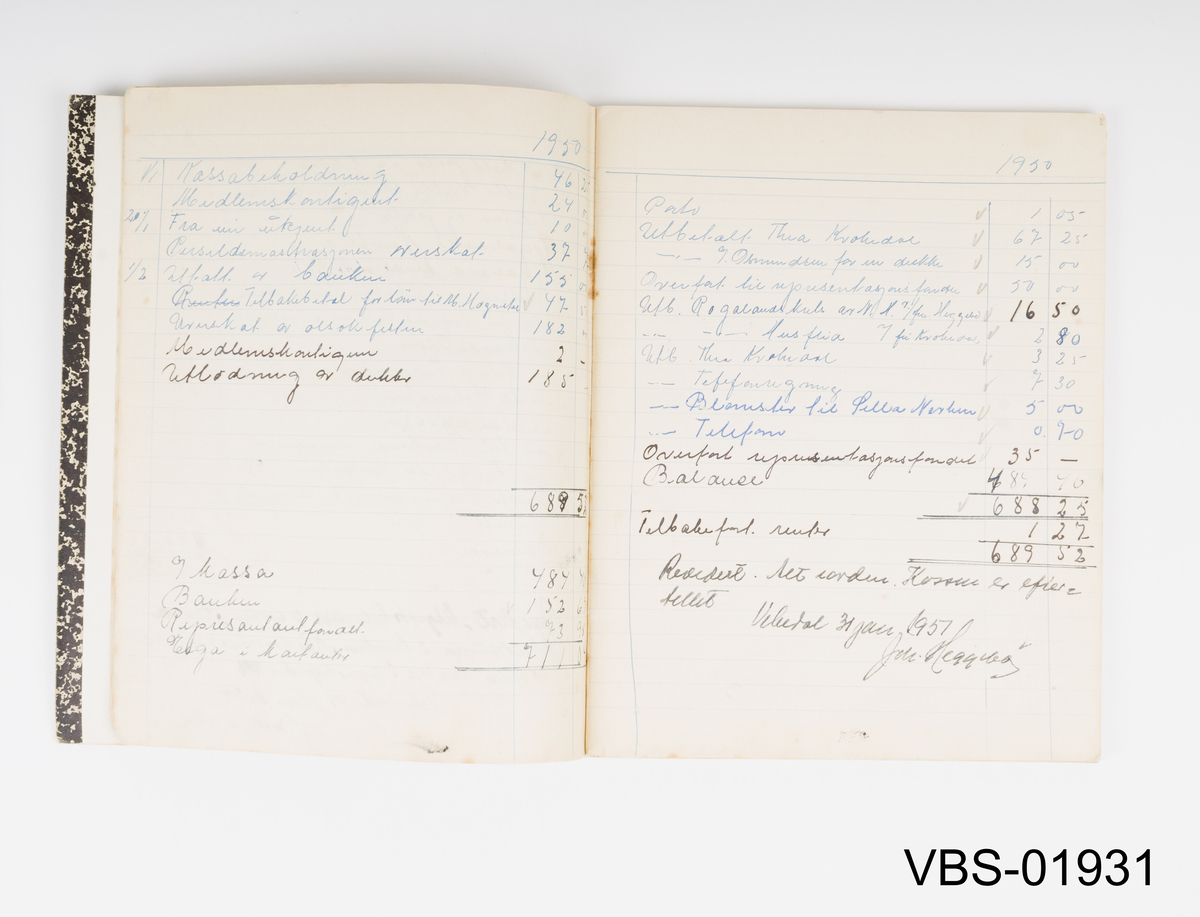 Kassabok med håndskrevne kontooppføringer mellom 1947 og 1950.