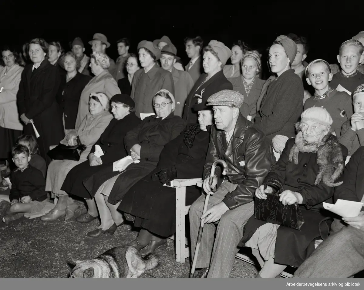Stortingsvalget 1949. Arbeiderpartiet avholder valgmøte i Korsvollparken