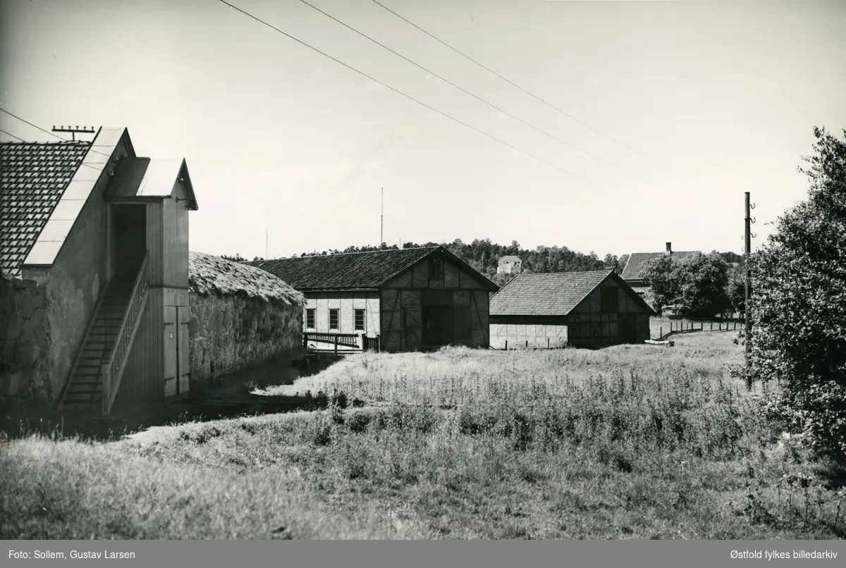 Mineforsvarets bygninger på øya Isegran, Kråkerøy, Fredrikstad 1936. 
Fra venstre kabelmagasinet med kabelgate, minemagasinet og kullboden.
Fredrikstad Mineforsvar var en del av forsvaret av Glommas munning og ytre Oslofjord  i perioden 1893-1935.