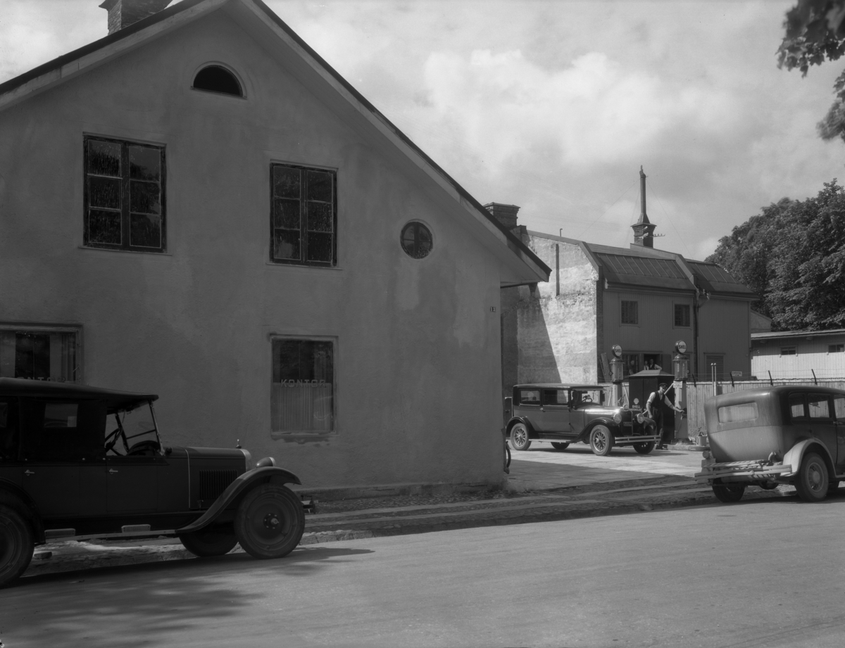 Ziegler o Boströms bensinstation och verkstad i hörnet Östra Torggatan-Norra Strandgatan. Bilden tagen 1935.