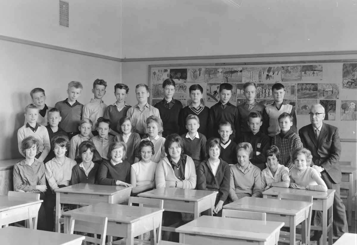 Engelbrektsskolan, klassrumsinteriör, skolbarn med lärare Simon Lund, klass 6A, sal 10.