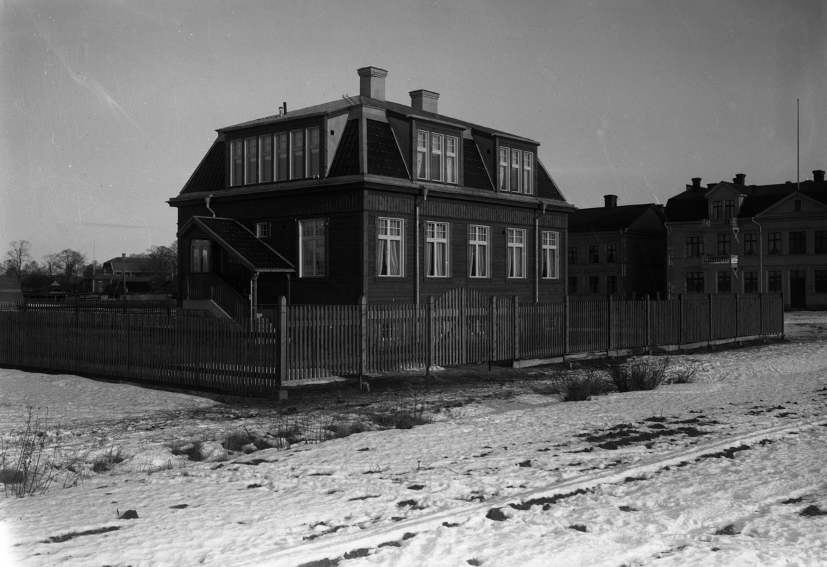 Nybygge vid Norra Klaragatan år 1914. Huset byggdes av "Lången o Korten". 2 välkända byggmästare i början på förra seklet.