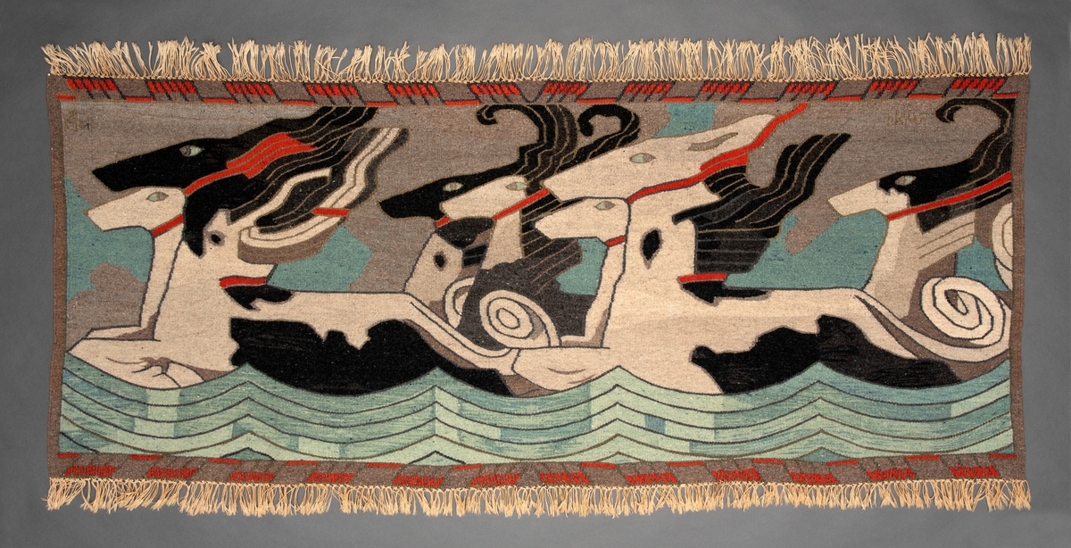 Teppet er basert på Munthes titteldekorasjon til "Håkon jarls saga" i Snorre Kongesagaer (1899, 103).