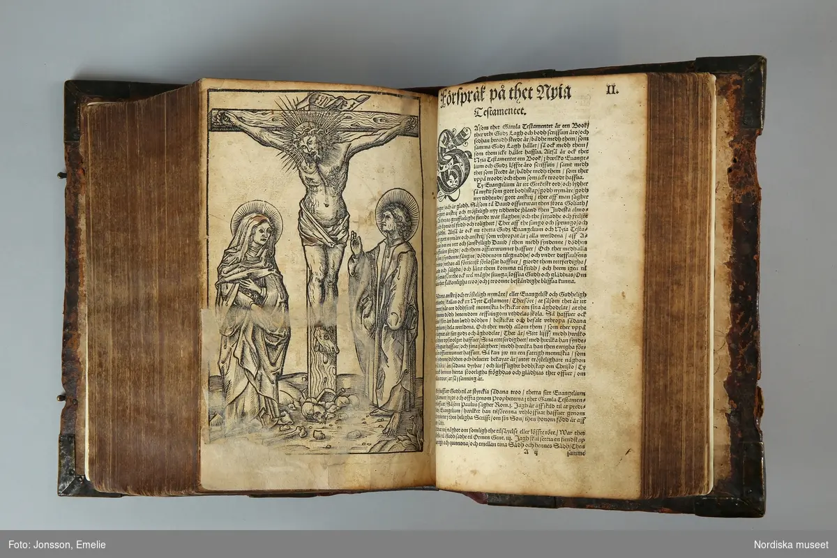 Bibeln på svenska1541, den första svenska översättningen av hela bibeln. Översättningen av enbart Nya Testamentet kom redan 1526.
