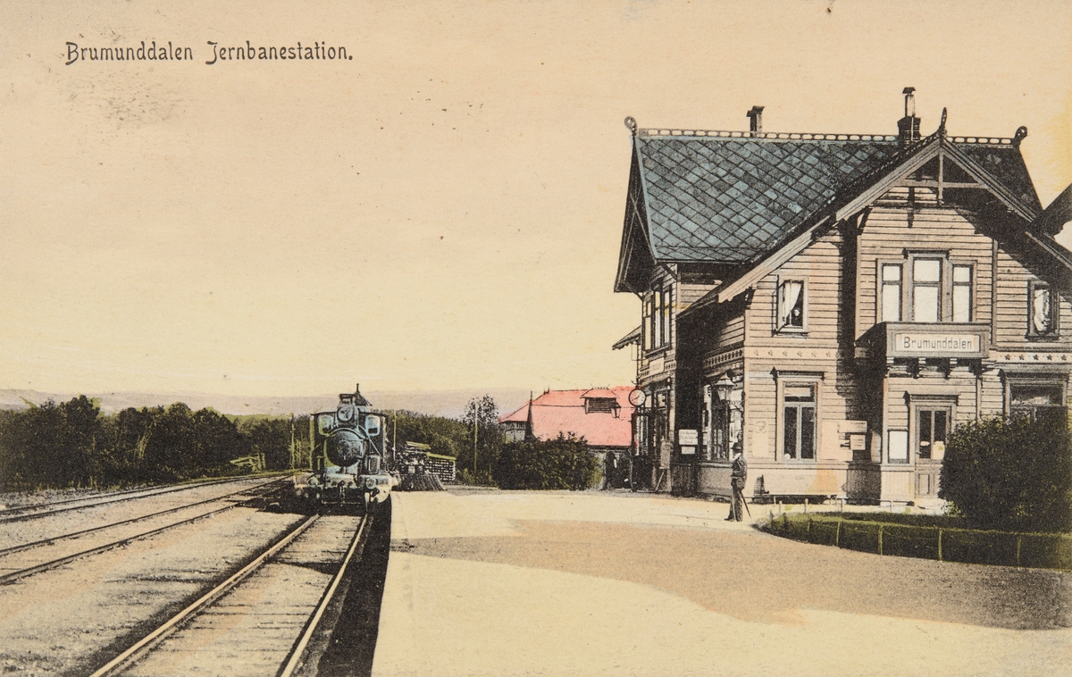 Postkort, Ringsaker, Brumunddal stasjon, damplokomotiv perrong,