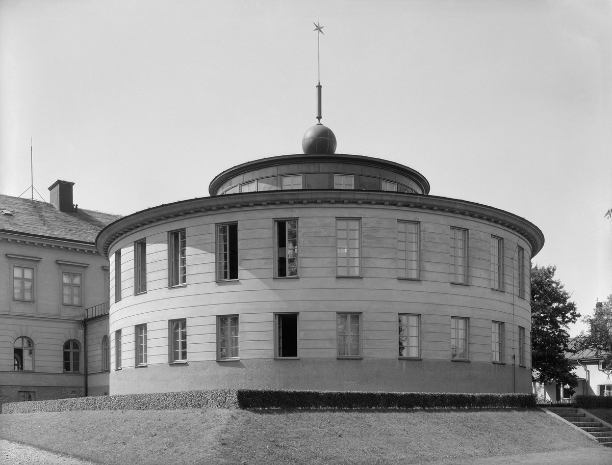 Den så kallade Rotunda 1934. Byggnaden uppfördes för att förena Linköpings stadsbibliotek med stadens Stifts- och landsbibliotek. Den nya biblioteksdelen kunde öppnas sommaren 1928, uppförd efter ritningar av arkitekt Erik Hahr.