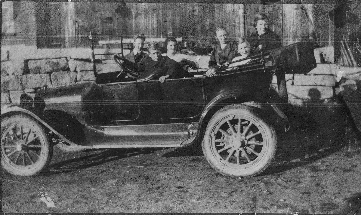 Dodge 1917-modell, som tilhørte Kristoffer Kopseng i Eggedal. Fotografert rundt 1920.