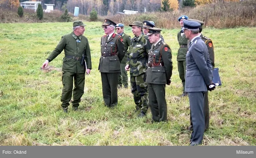 Utländskt militär besök på Försvarets FN-skola. Överbefälhavare general Bengt Gustavsson, 4:e fr.v.