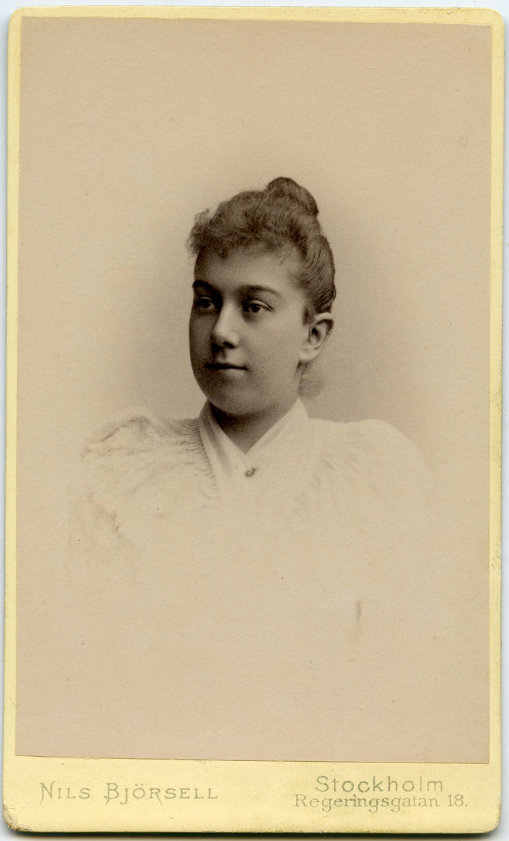 Porträtt på Elisabeth Hessle.